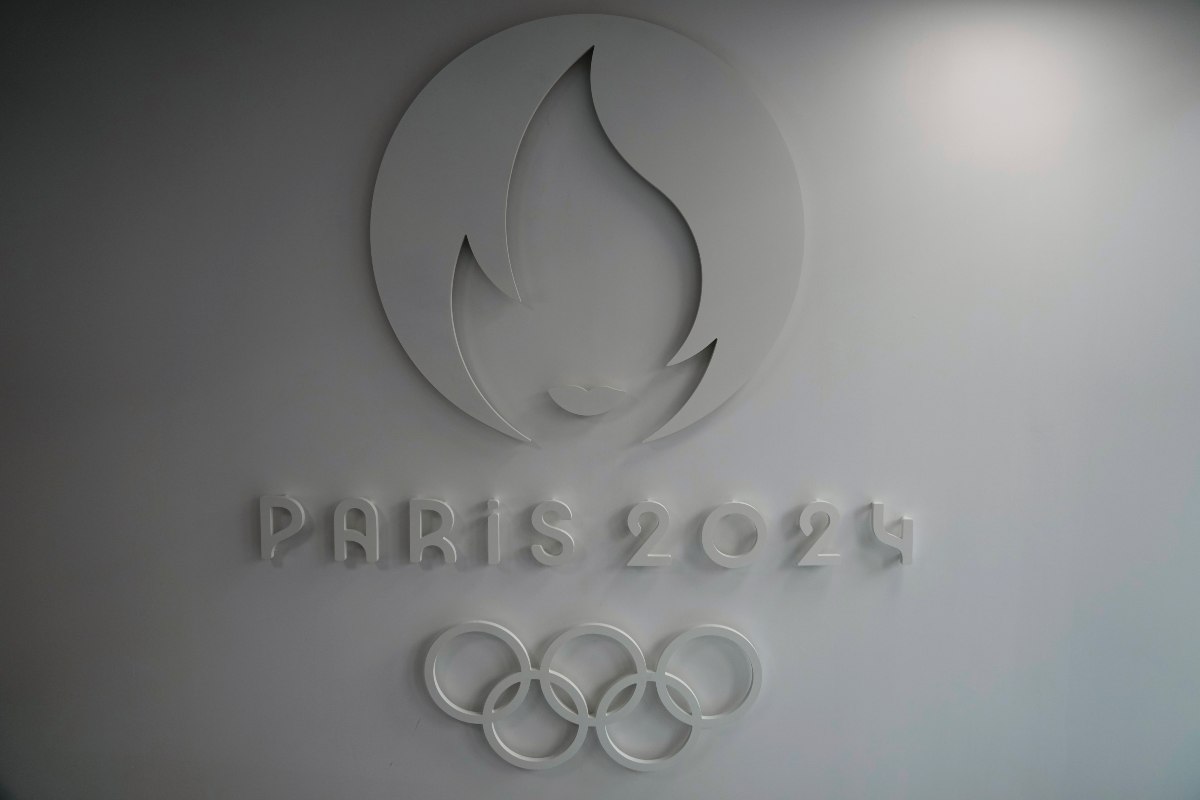 Olimpiadi di Parigi, un partito chiede il boicottaggio: è bufera